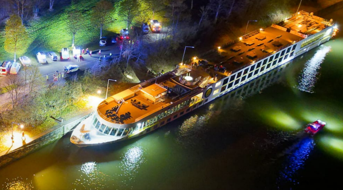 Wegen Hochwasser - Passagiere auf Kreuzfahrtschiffen gefangen!