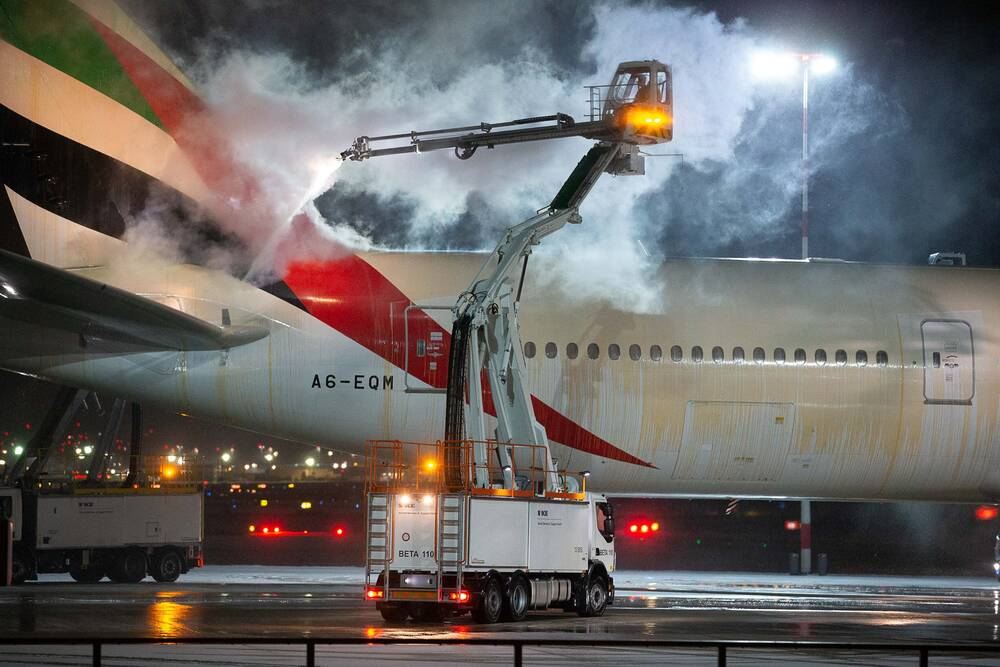 Explosion im Flugzeug! Flieger evakuiert - Dramatischer Zwischenfall vor dem Start