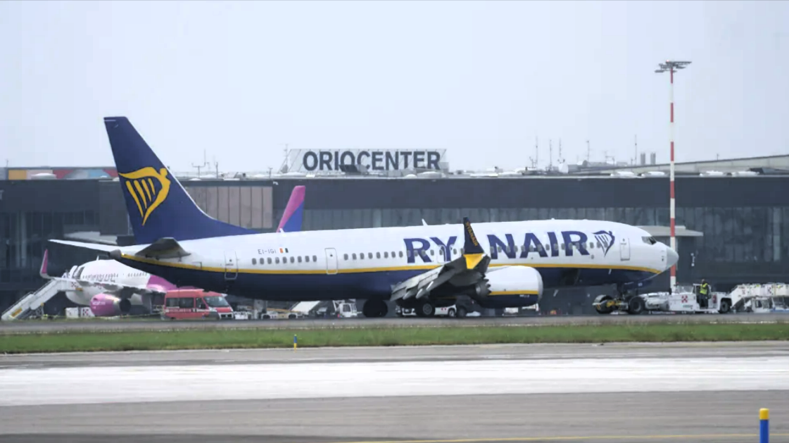 Ryan Air-Maschine platzen 4 Reifen bei Landung! Passagiere in Panik - Beinahe-Katastrophe bei Landung