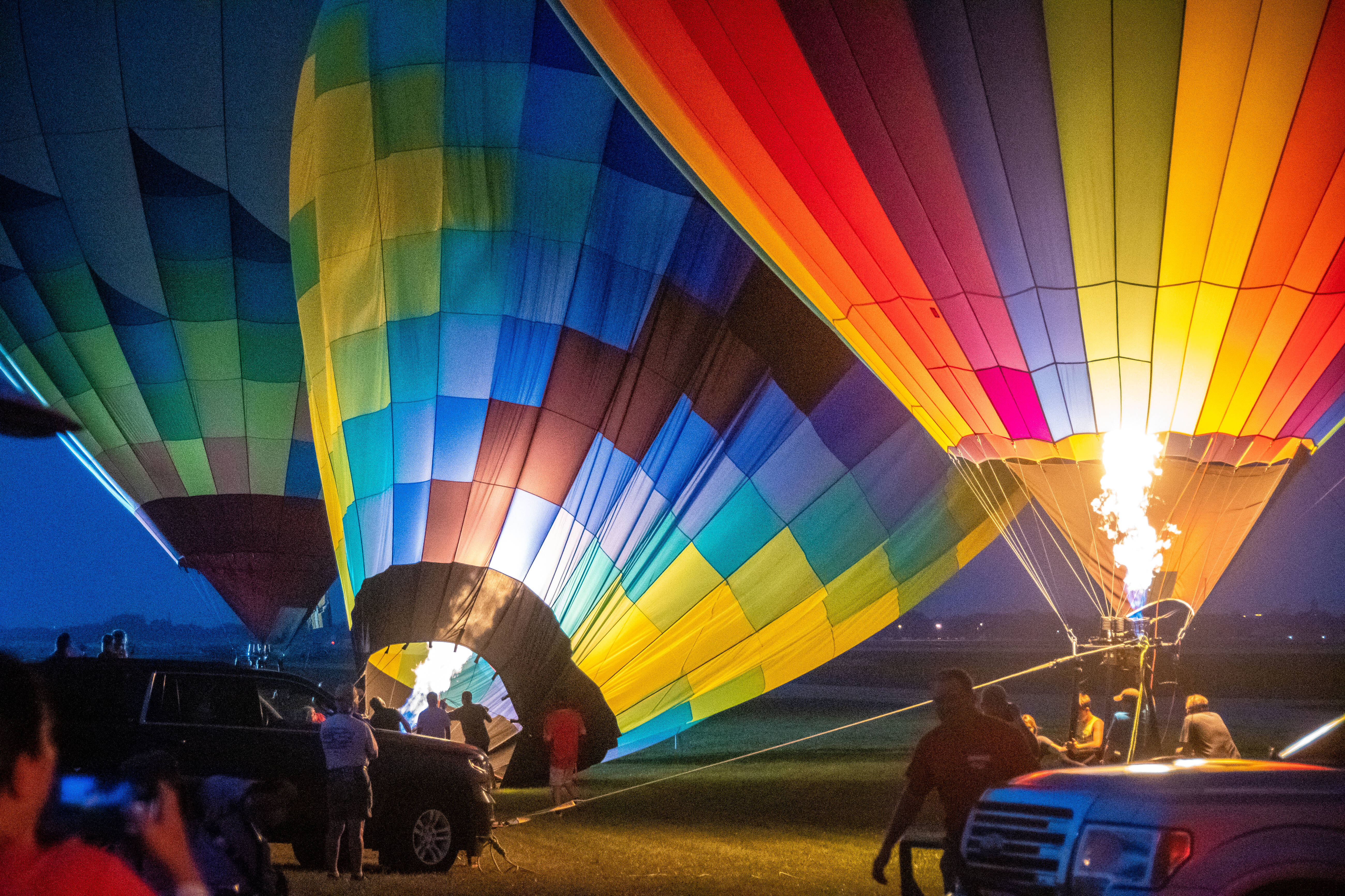 Heißluftballon abgestürzt! Ballon fliegt in Stromleitung und geht in Flammen auf!