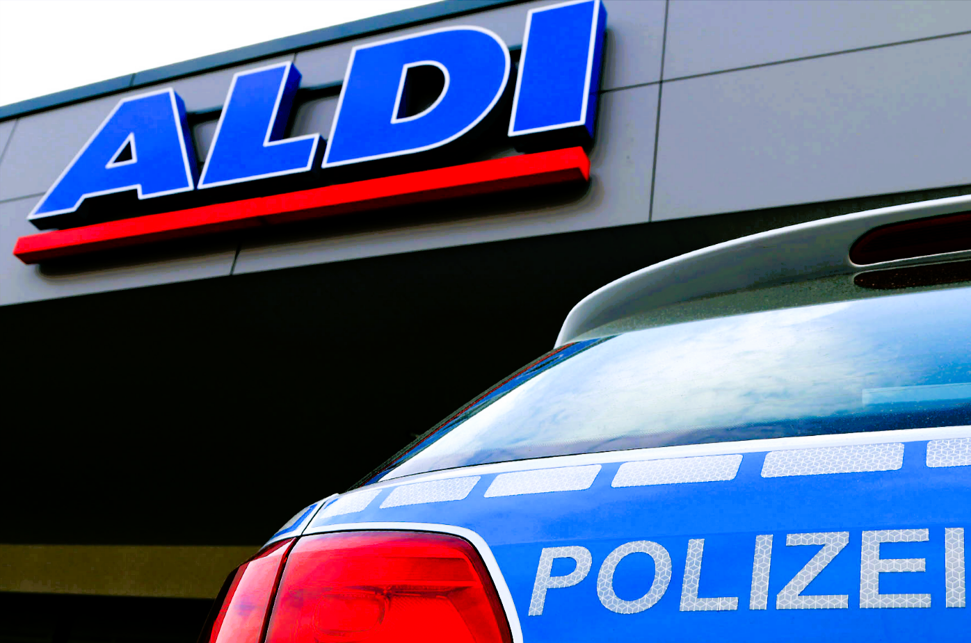 Angriff bei ALDI: Täter schlägt auf Kunden ein - Chaos im Supermarkt! Angreifer auf der Flucht!