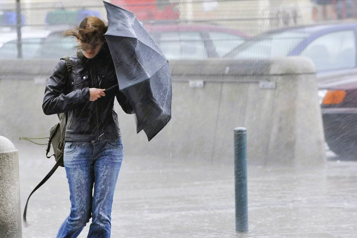 KATWARN: Unwetter-Chaos in Deutschland: Hurrikan „Kirk“ legt Bahnverkehr lahm und entwurzelt Bäume!