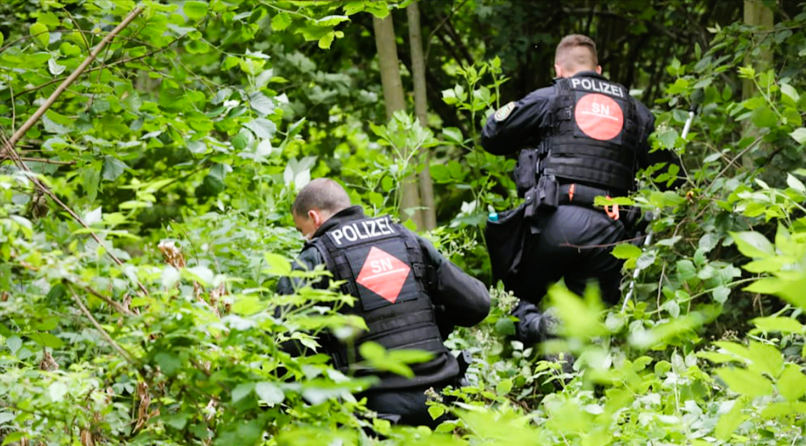 Rentnerin beim Pilze sammeln verschwunden - Sohn alarmiert die Polizei