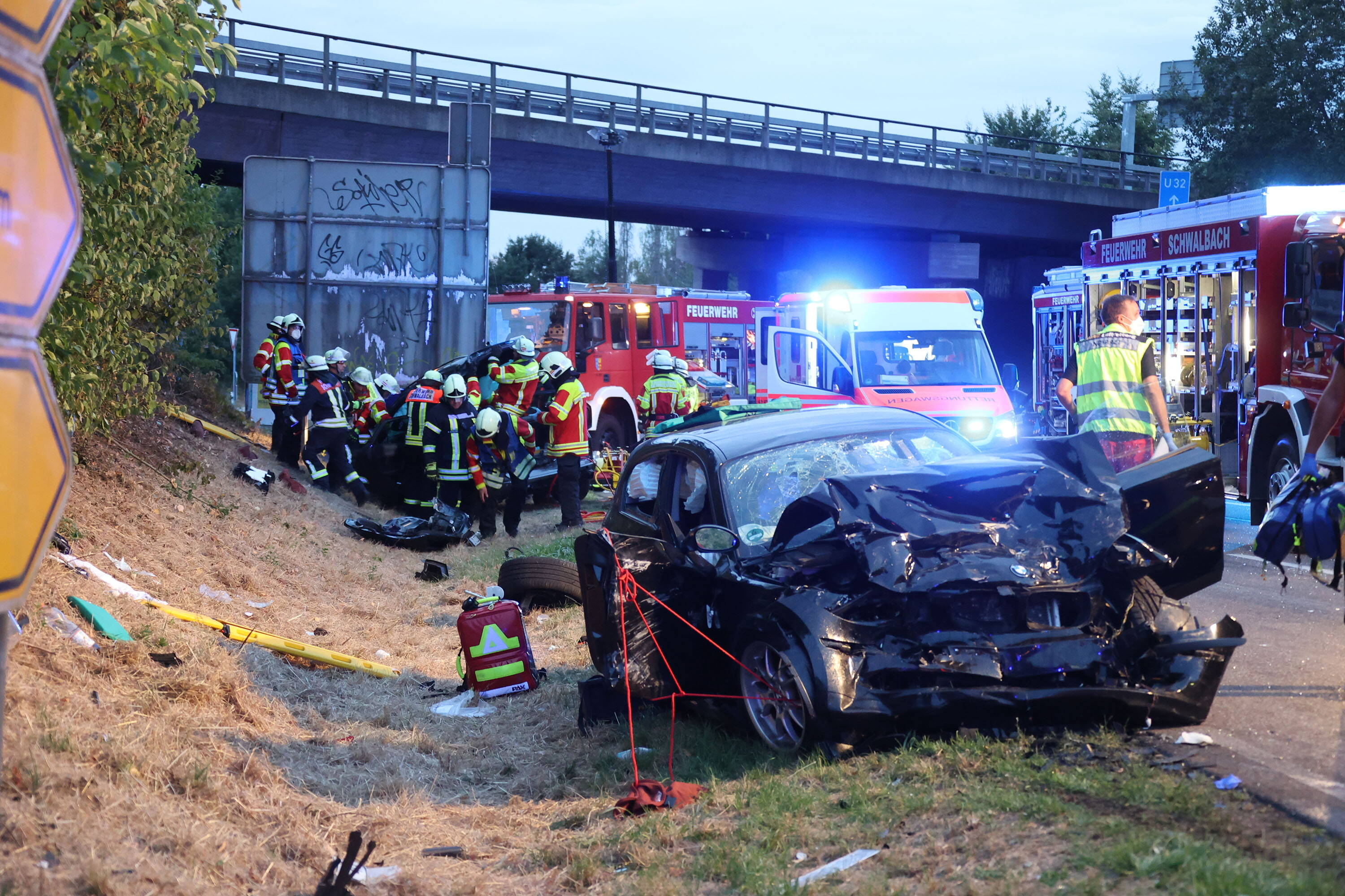 Geisterfahrer! Tödlicher Unfall: Rentnerin rast in den Gegenverkehr