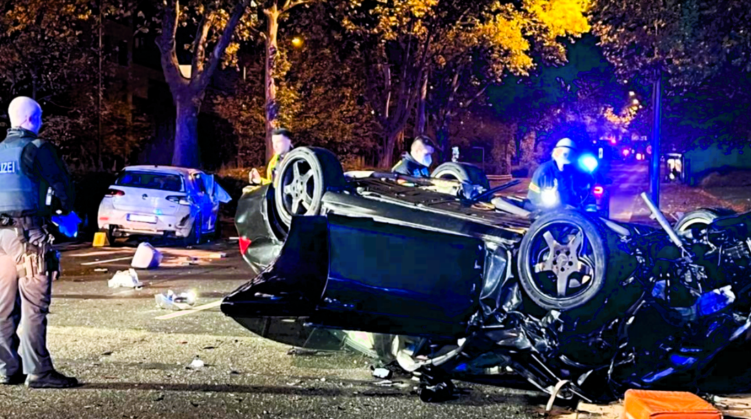 Tödlicher Unfall in Tempo-30-Zone - Jugendliche Raser kollidieren mit Baum - 2 Menschen tot