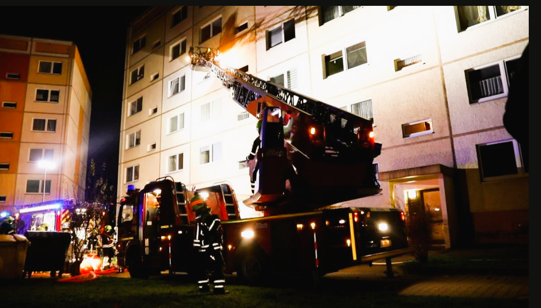 Feuerinferno im Plattenbau: Feuerwehr musste zahlreiche Bewohner retten!