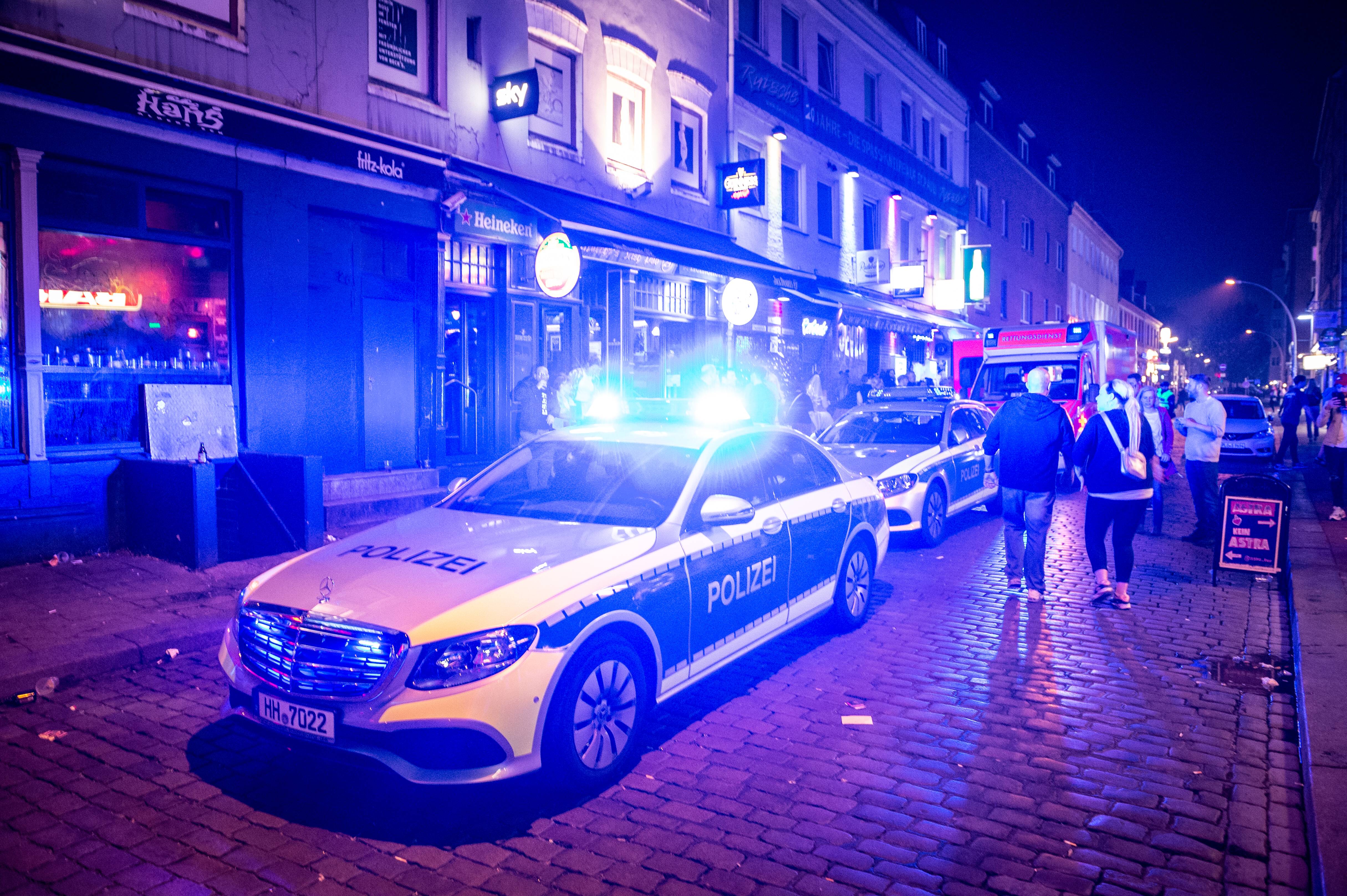 Schüsse in Berlin! Mann stirbt auf offener Straße - Polizei im Großeinsatz