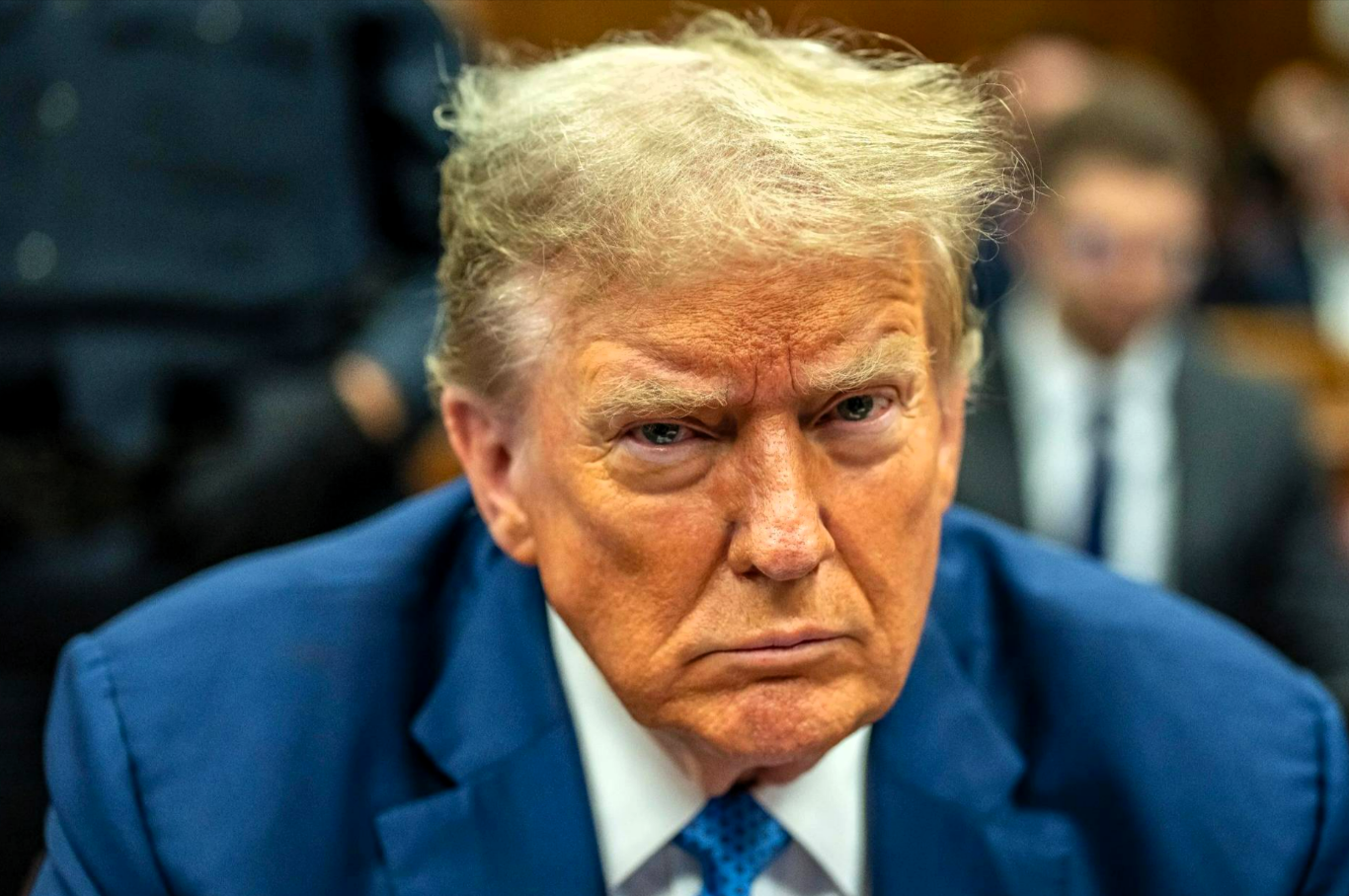 Trump menace Moscou avec des sous-marins nucléaires! Réaction choc de Medvedev!