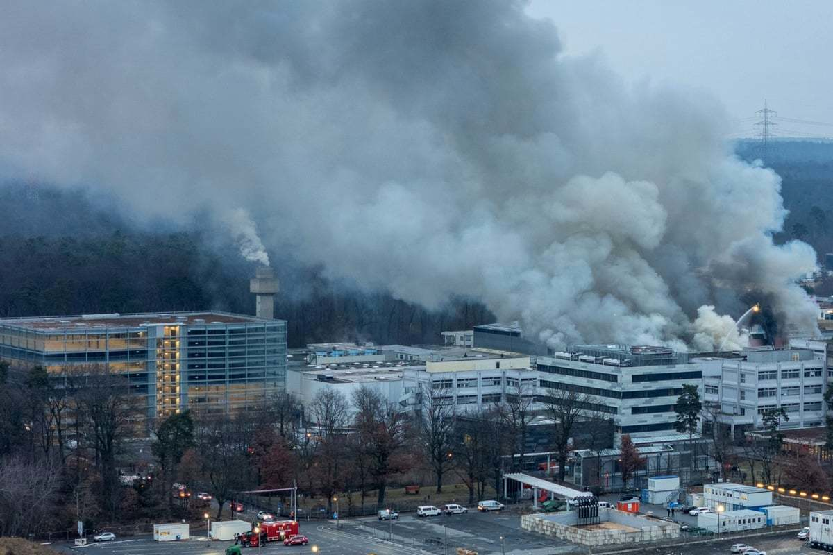Incendie majeur dans un centre de recherche : les pompiers alertent la population