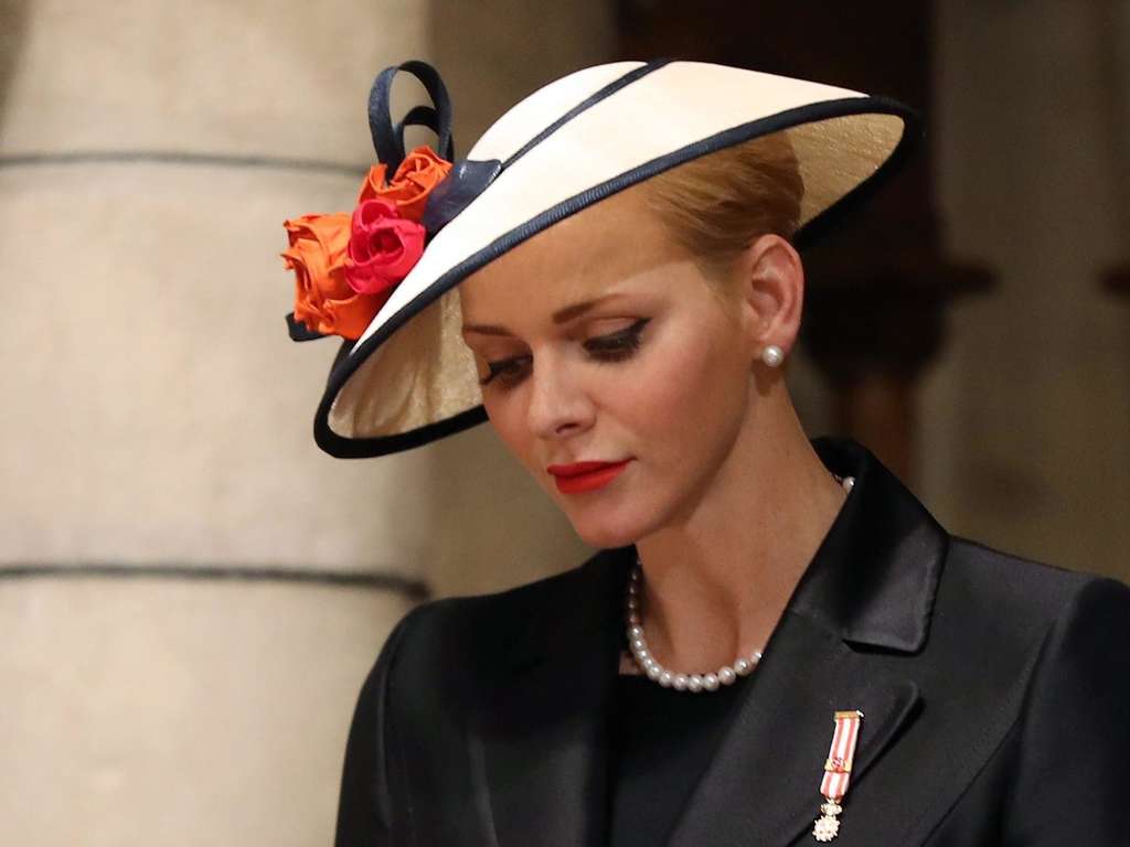 Tristesse à Monaco ! La princesse Charlène — adieu triste — Le prince Albert et la princesse Charlène à la fin.