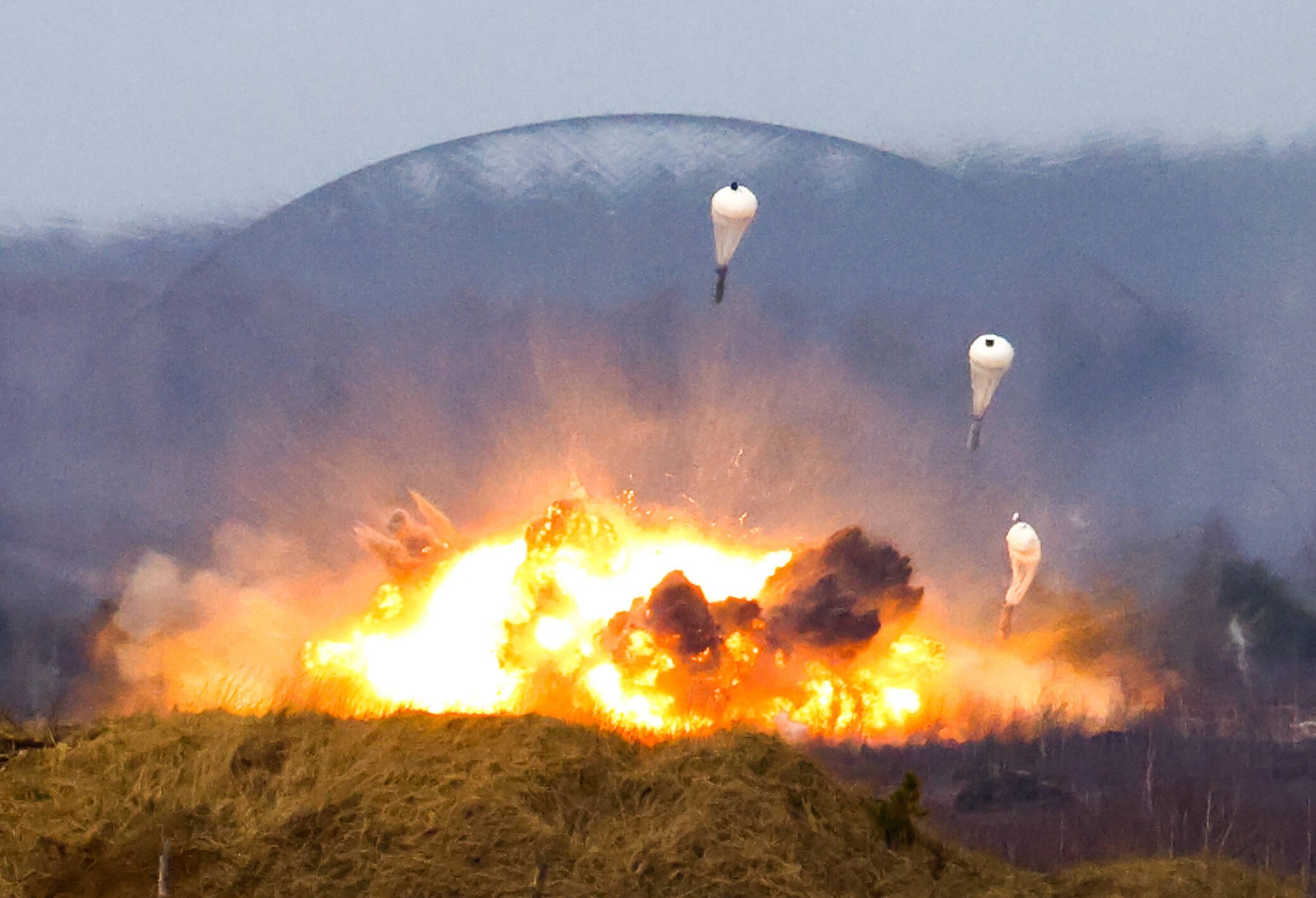 Ukraine zerstört komplette russische Militärbasis, viele russische Soldaten und Waffen vernichtet - Putin tobt!