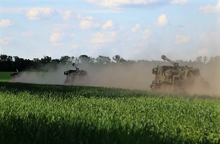 Im Video! Ukrainische Panzer durchbrechen Russlands Festungslinie! Verteidigungsanlagen halten Ansturm nicht stand! 