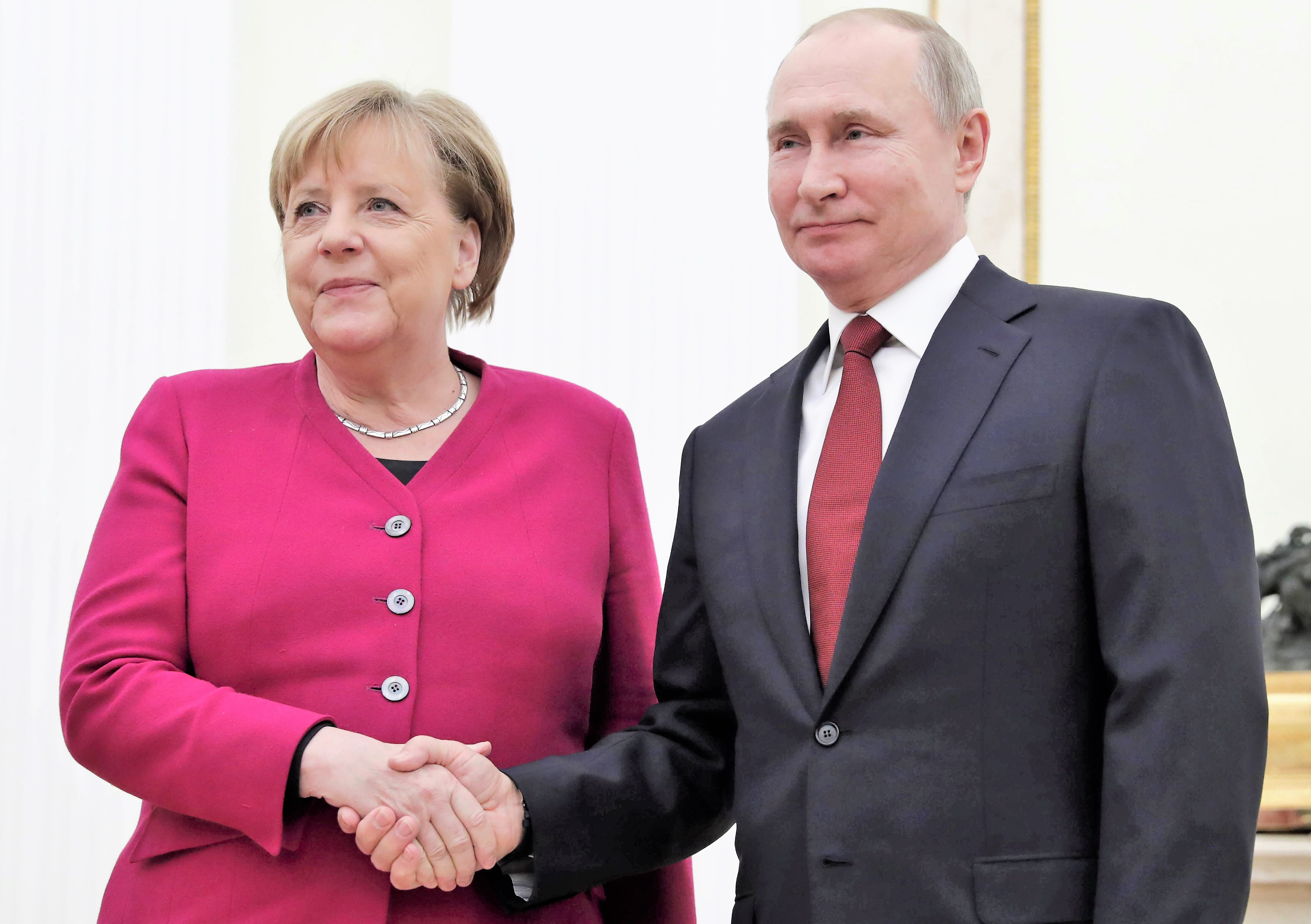 Wie viel Schuld hat die Altkanzlerin? Angela Merkel - schwere Vorwürfe aus der Ukraine!