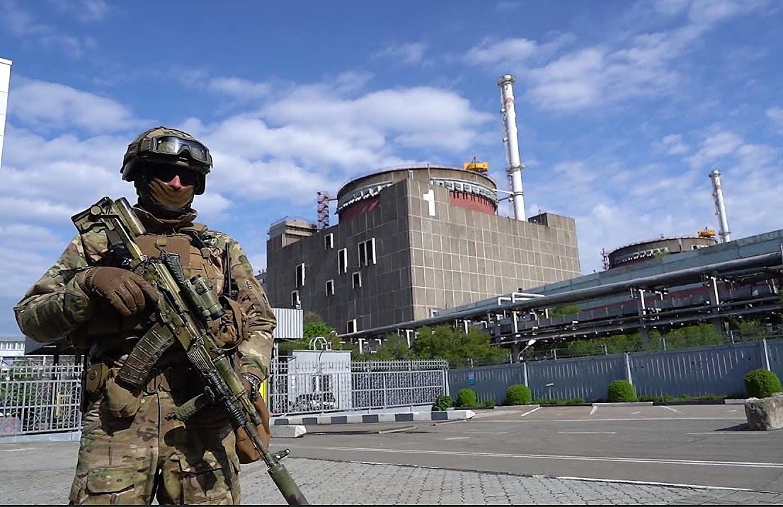 Explosion im AKW Saporischschja nach Beschuss des Atomkraftwerks!  – Vor den Augen der Atom-Behörde!