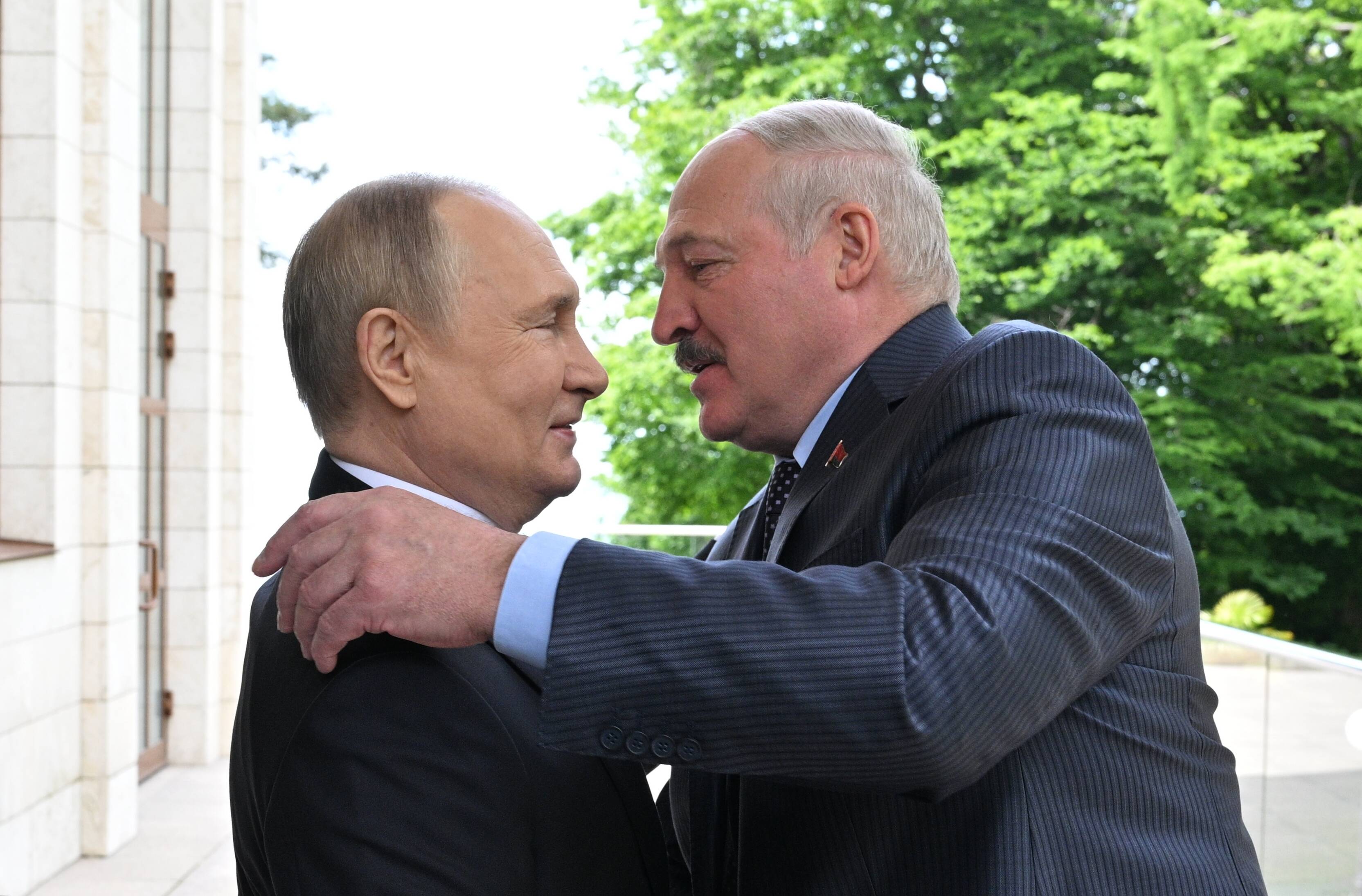 Eilmeldung! Weißrussischer Außenminister tot! Hat es mit Putins Todesliste zu tun?
