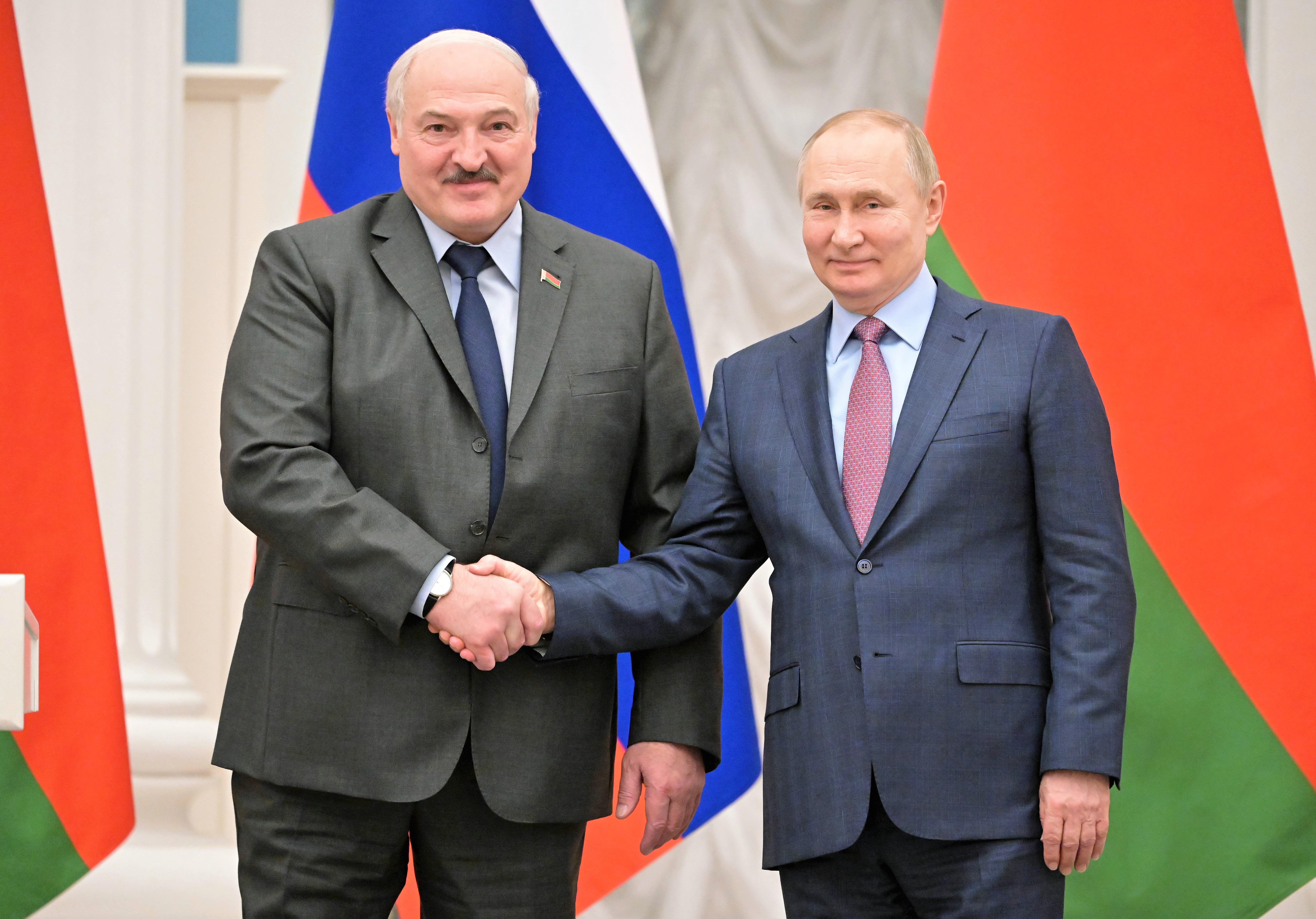 Will Putin Belarus-Diktator Lukaschenko töten? Geheimdienste warnen vor Anschlag!