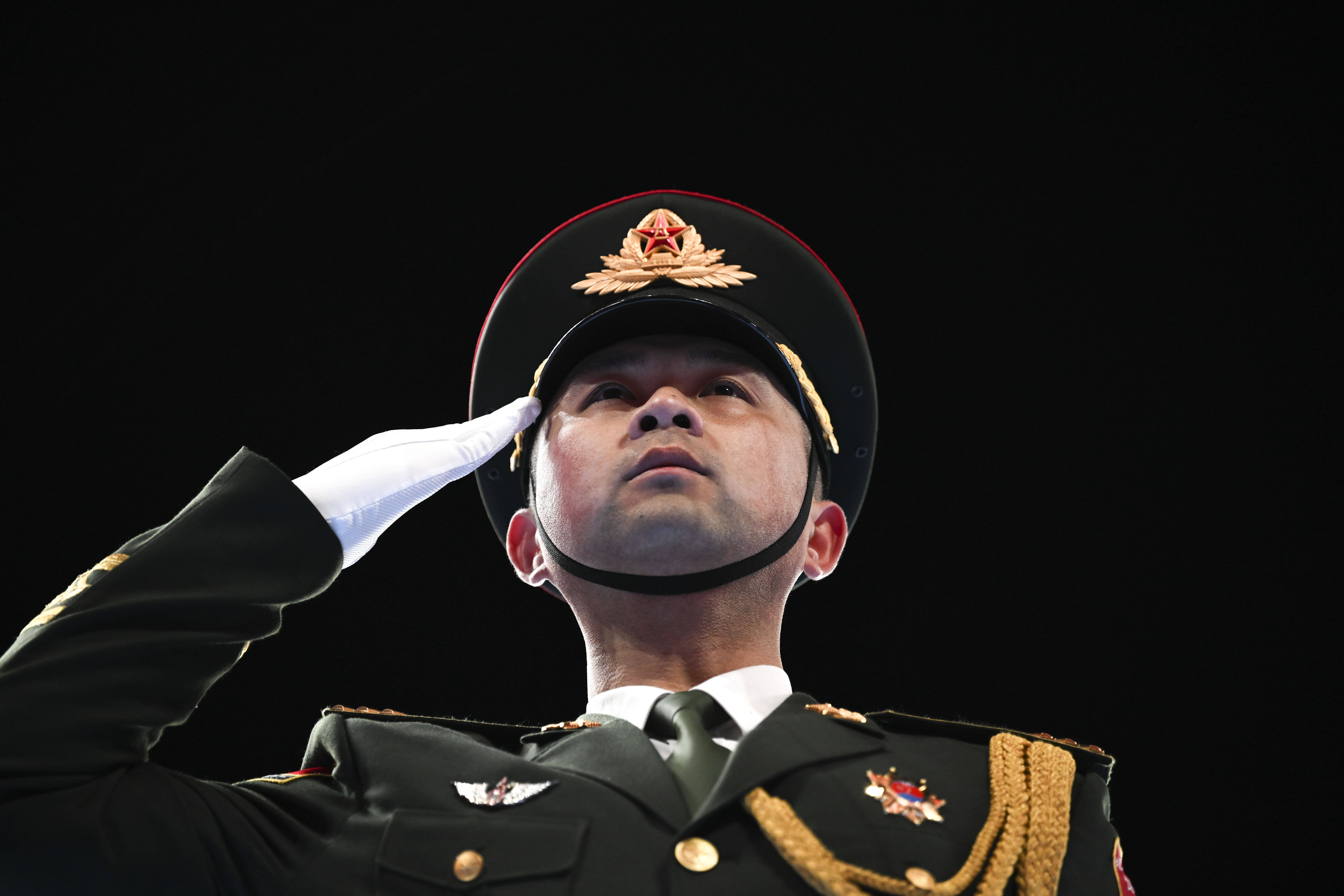 Russen Maschinen landen in China! - Holen die Russen militärische Ausrüstung in China ab? Experten besorgt