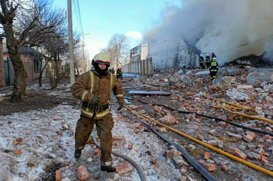 Russische Raffinerie in Flammen! War es Sabotage? - Kraftstoff war für die russische Armee in der Ukraine bestimmt