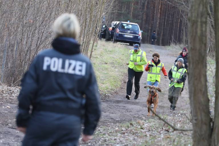 Polizei durchkämt Wald bei Hannover! Hat ein 14-jähriger einen anderen 14-jährigen getötet?