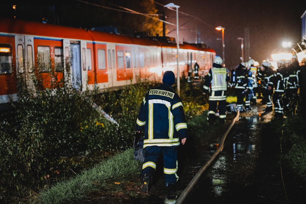 Tödliches Zugunglück - Bahnverkehr gestört! Mann liegt tot neben den Gleisen - Lokführer schlägt Alarm