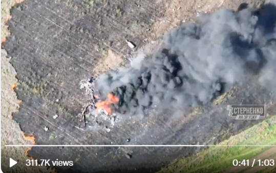 [Video]▶️ Putins Panzer fliehen - aber sie haben keine Chance! Schwerer Artillerieschlag der Ukraine zerstört Russenpanzer!