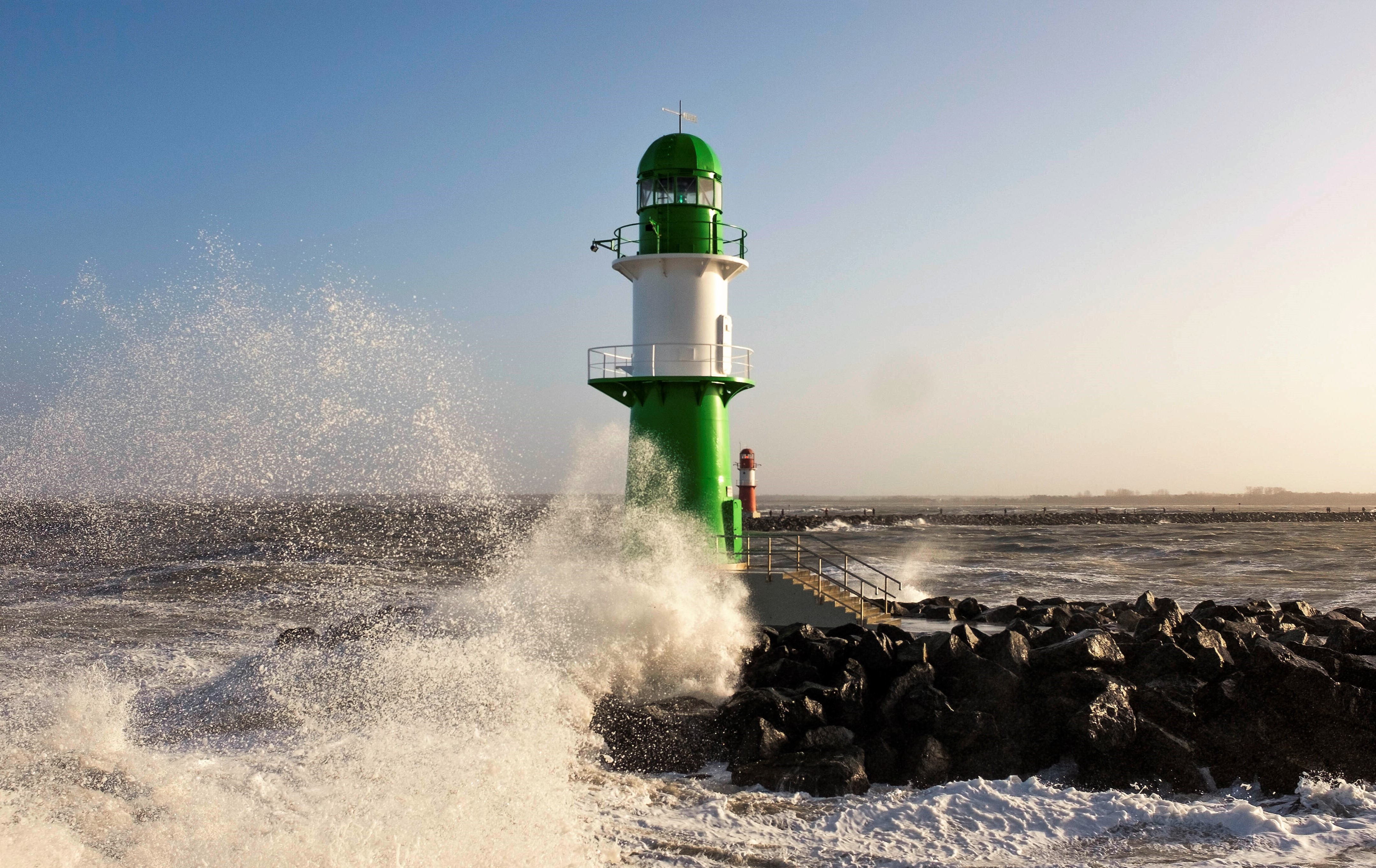 Notfall in der Nordsee! Frachter treibt im Orkan auf Helgoland zu - Notschlepper ausgelaufen um eine Katastrophe zu verhindern!