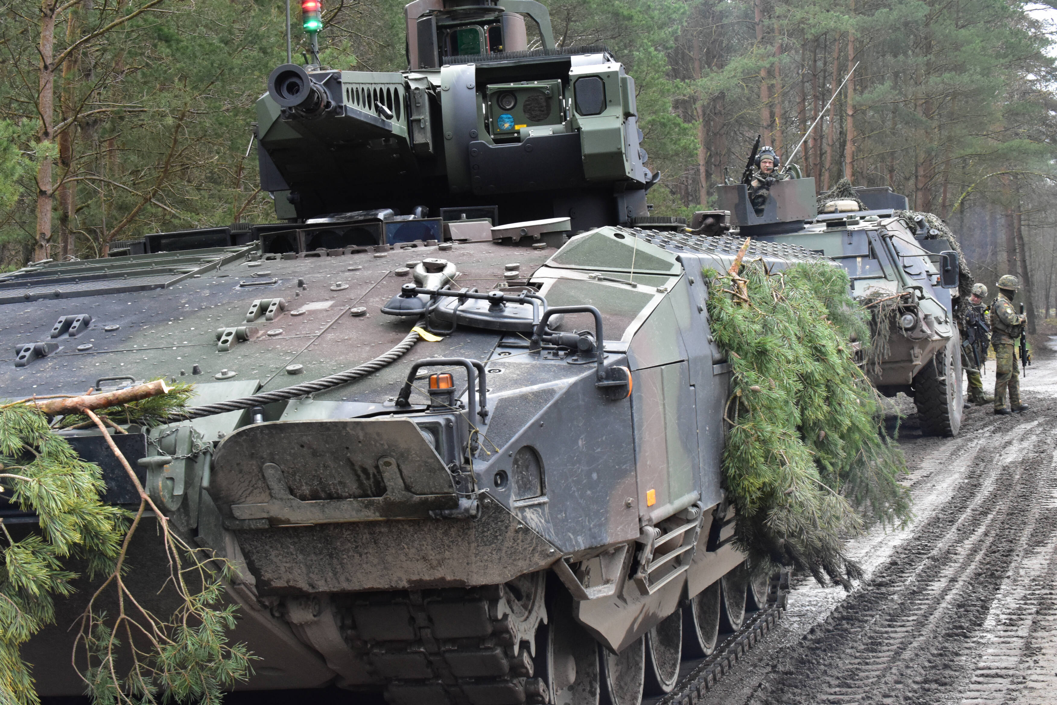 12 Bundeswehrsoldaten verletzt! Schwerer Unfall - zwei Puma-Panzer kollidieren bei Manöver!