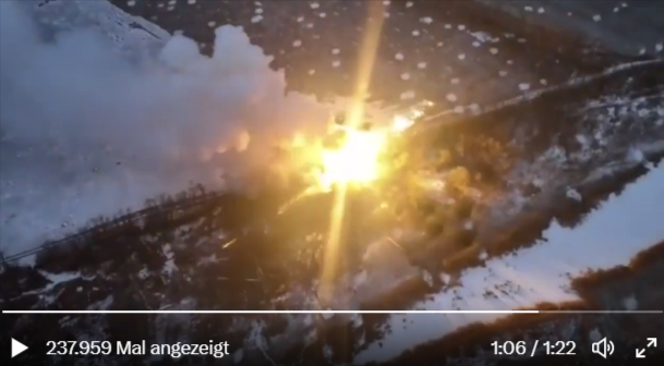 [VIDEO]▶️ Ukraine zerstört russisches Luftabwehrsystem "Tor" aus Rache für die Angriffe! Millionen gehen in Rauch auf!