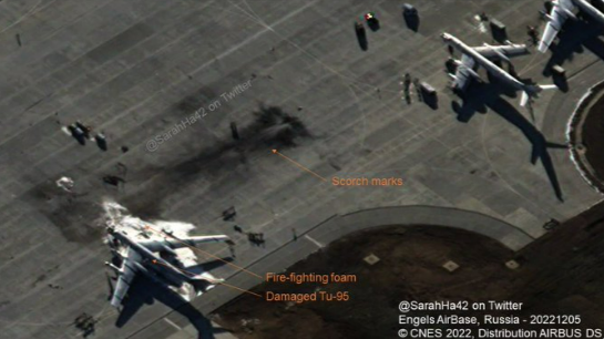 Anschlag auf russischen Militärstützpunkt - Russische Partisanen stecken Kampfflugzeug an!