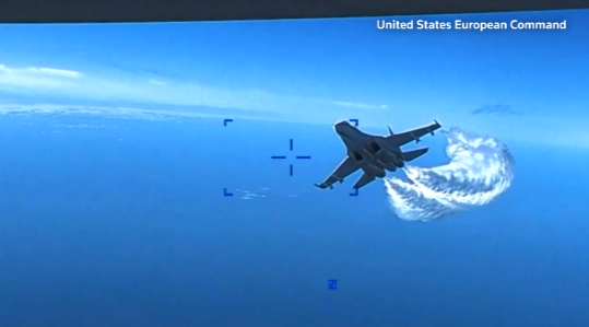 Beweis-Video▶️ USA zeigen Video von Angriff auf US-Drohne! Russischer Jet im Angriffsmodus!