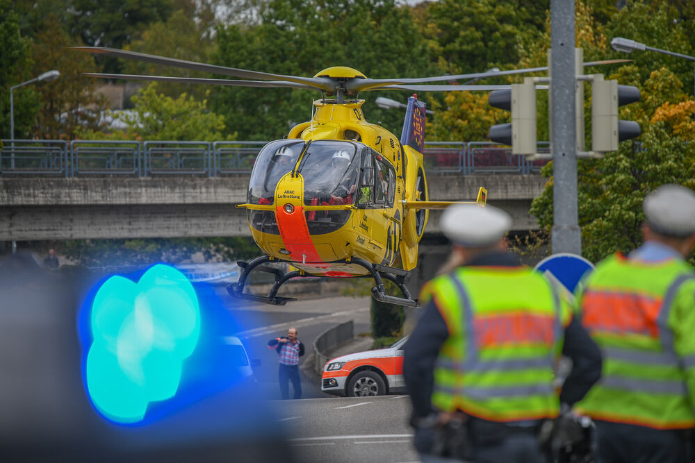 Schrecklicher Unfall auf Bundesstraße - ! 23-jähriger Autofahrer tot, Kinder schwer verletzt!
