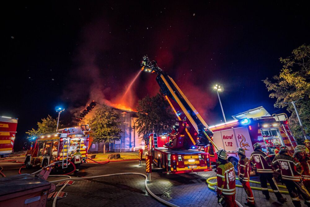 Explosion in Lüneburg! Mehrfamilienhaus explodiert - Mindestens ein Mensch tot - Rettungskräfte vor Ort!