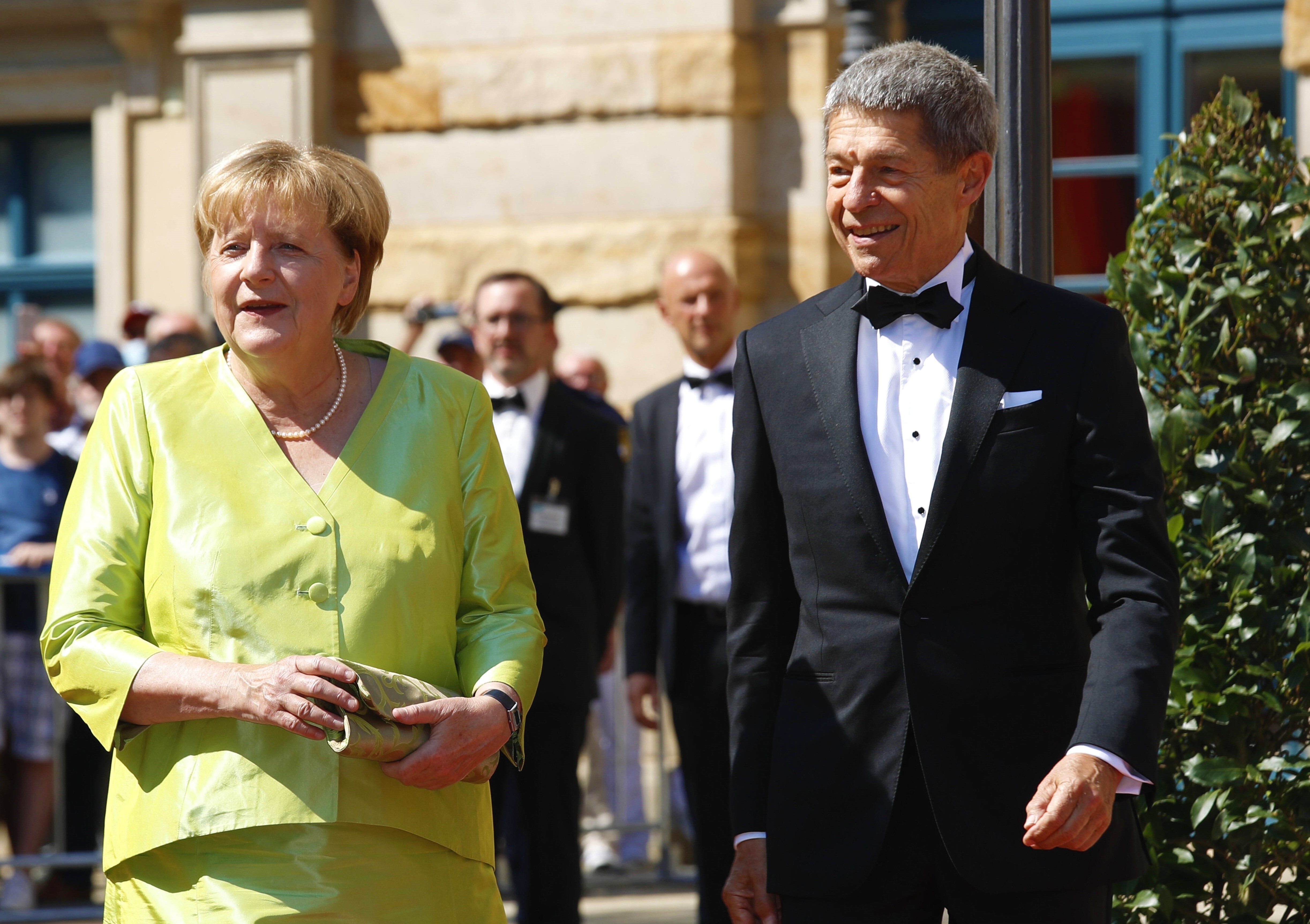 Ehekrise bei Angela Merkel! Ihr Mann, Joachim Sauer, lässt Sie eiskalt im Regen stehen!