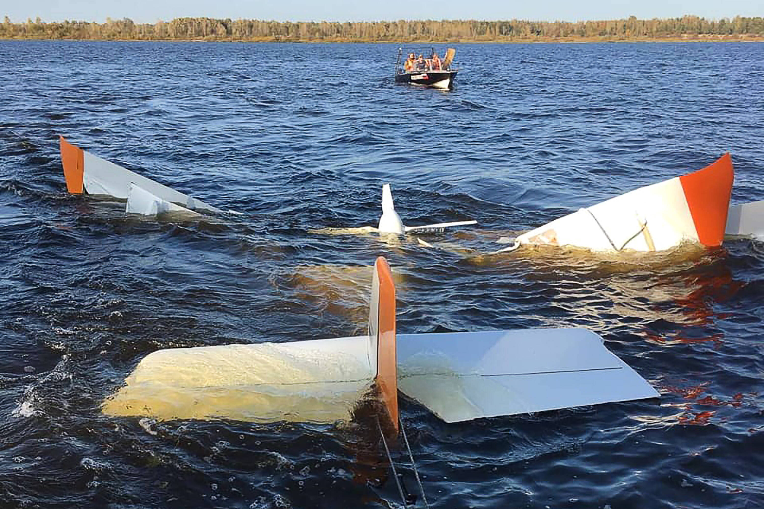 Notlandung am Badestrand! Pilot landet seine Maschine auf dem Mittelmeer - direkt vor den Badegästen!