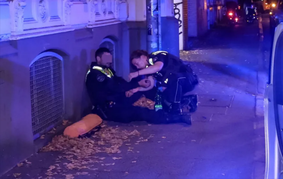 Amokangriff auf Polizisten! Auto rast auf Polizeikontrolle zu und überfährt Beamten!