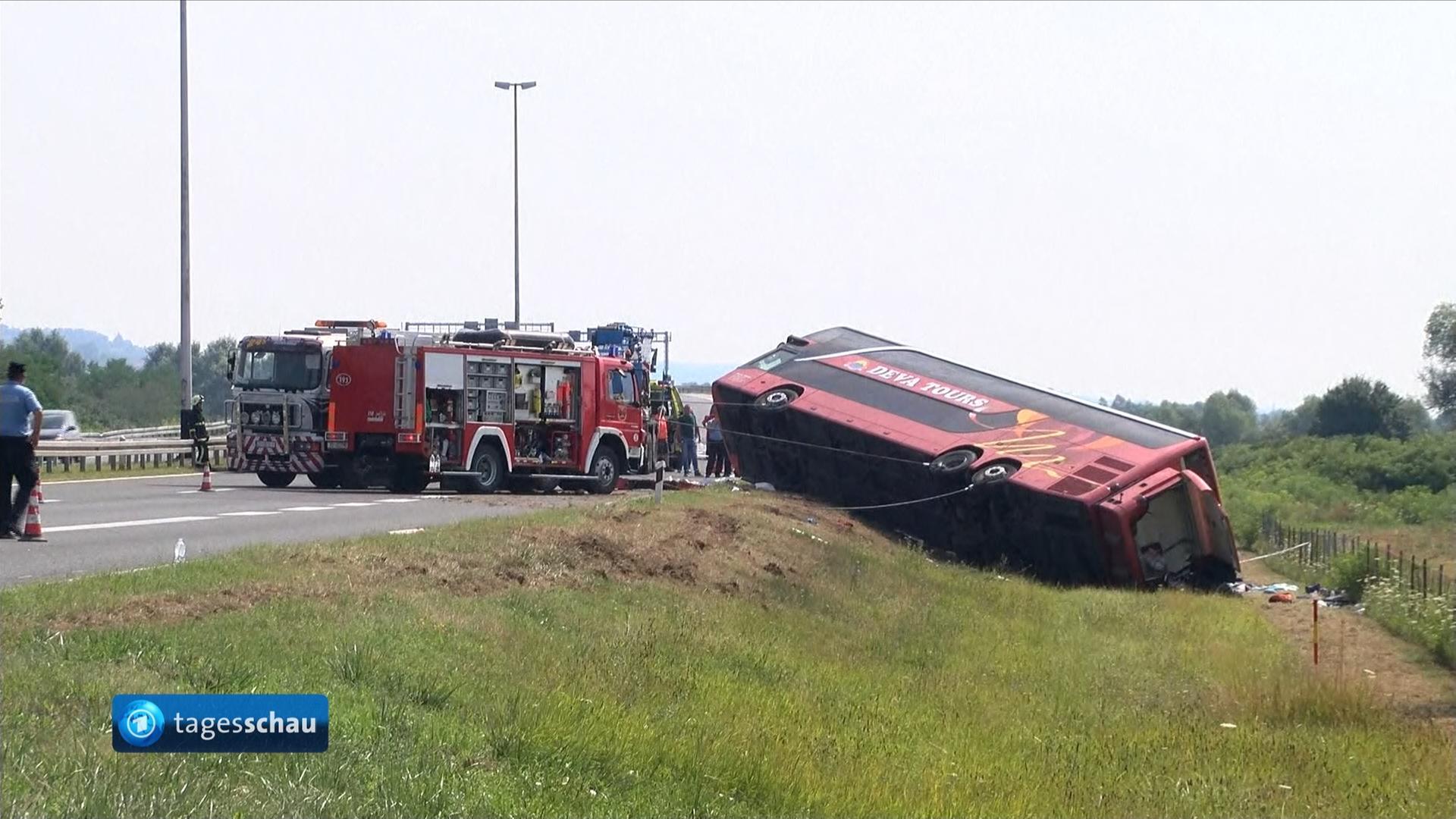 Verteidigungsminister bei Autounfall schwer verletzt! 1 Todesopfer nach schrecklichem Crash gemeldet