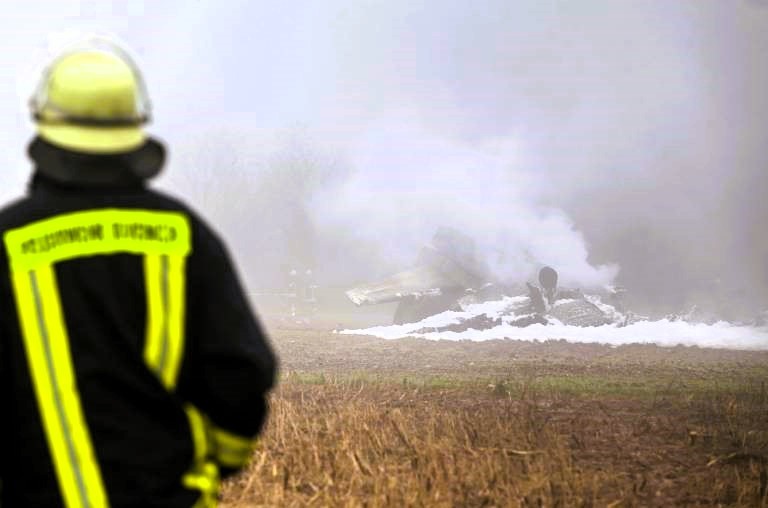 Eilmeldung - Flugzeugabsturz über Deutschland! Rettungskräfte vor Ort - mindestens ein Todesopfer!