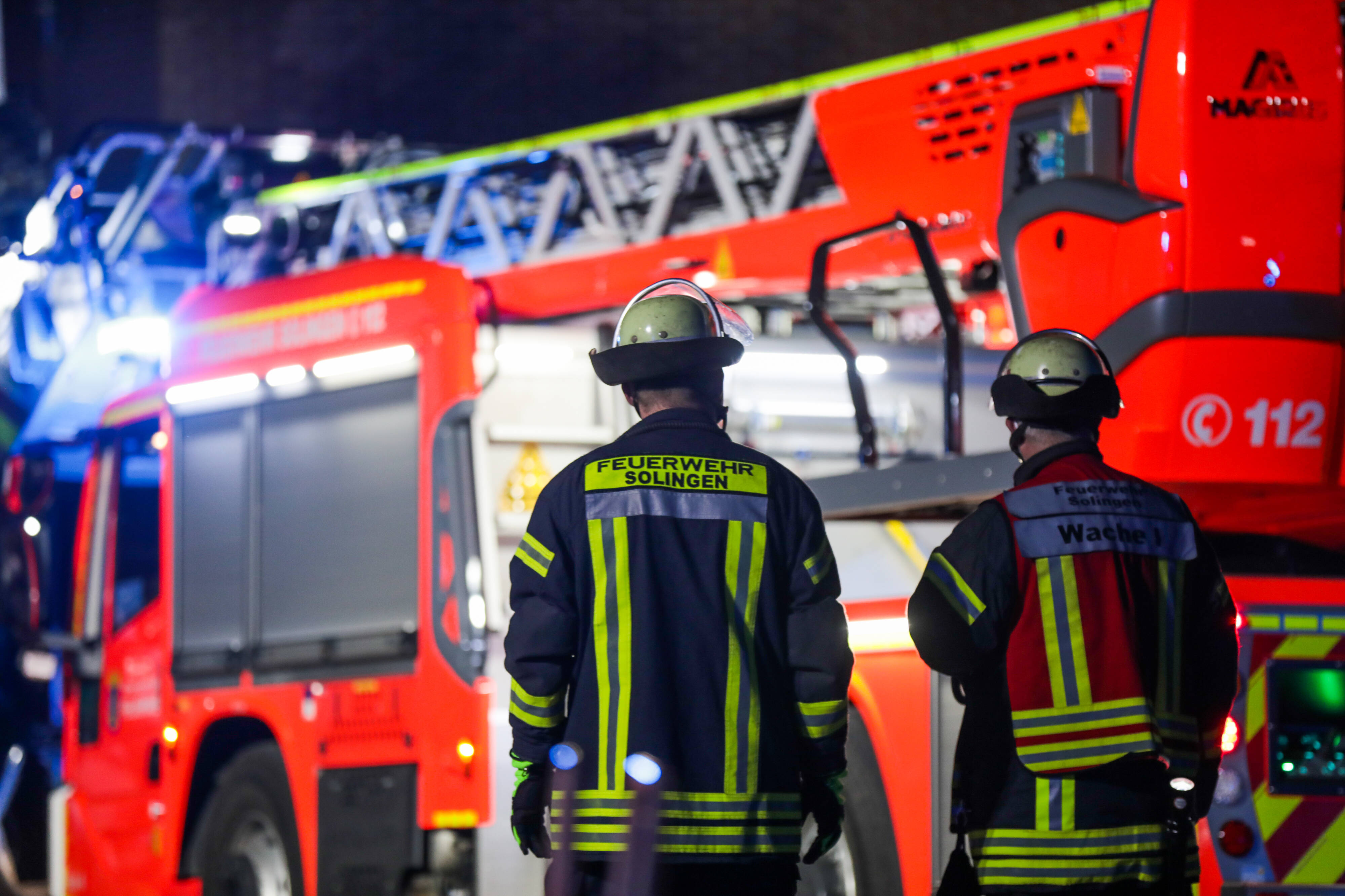 Flammeninferno In Wohnhaus! Feuerwehr Macht Schrecklichen Fund Beim ...