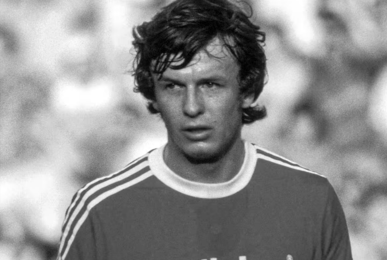 Trauer! Bayern-Spieler Stirbt Am Tag Von Beckenbauer Beerdigungsfeier ...