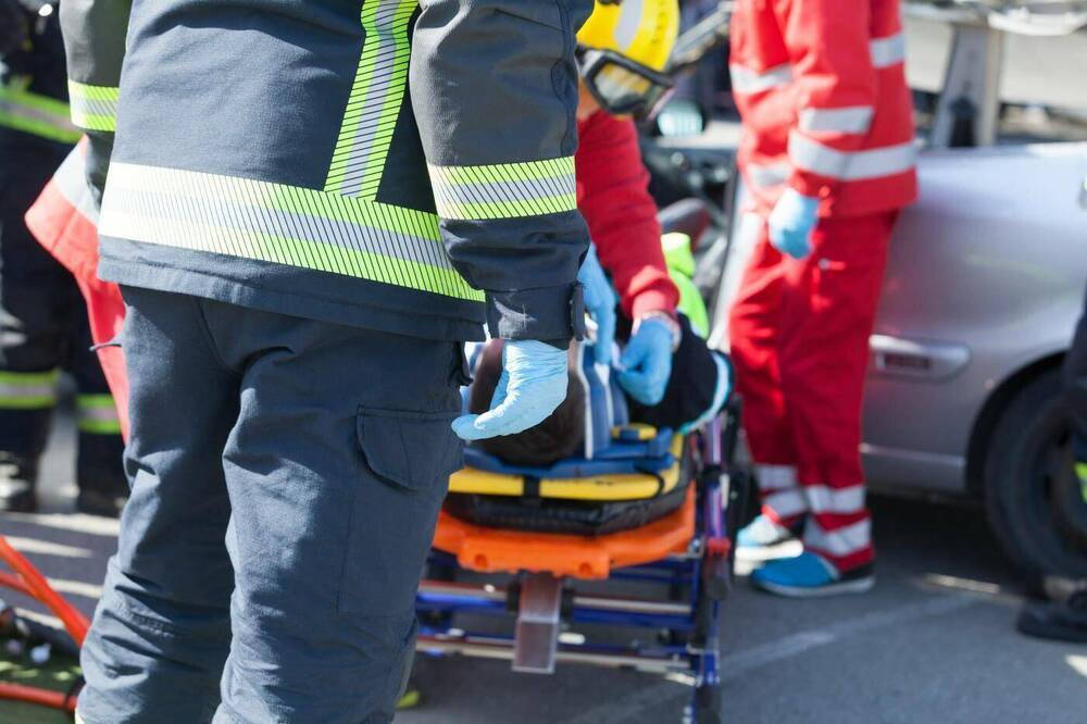 3-jähriges Mädchen auf Landstraße überfahren! Von 2 Fahrzeugen erfasst - Kind stirbt an der Unfallstelle