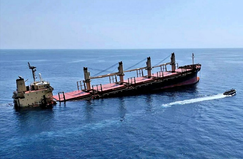Eilmeldung! Erster Frachter durch Huthi versenkt! Erste Schiff nach Beschuss mit Raketen gesunken