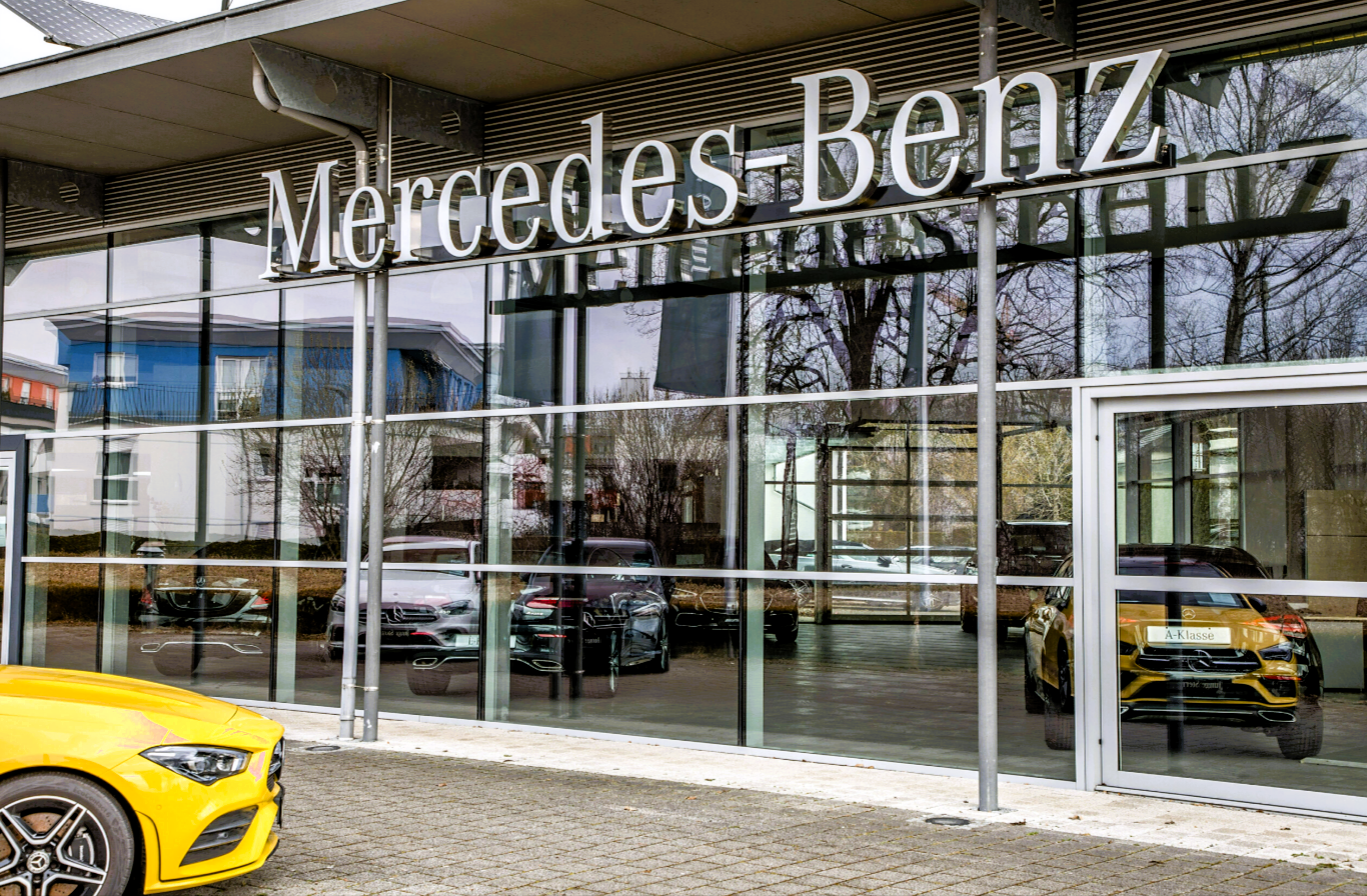Mercedes verkauft ALLE Autohäuser? Geheimsitzung bei Mercedes - ist die Edelmarke pleite?