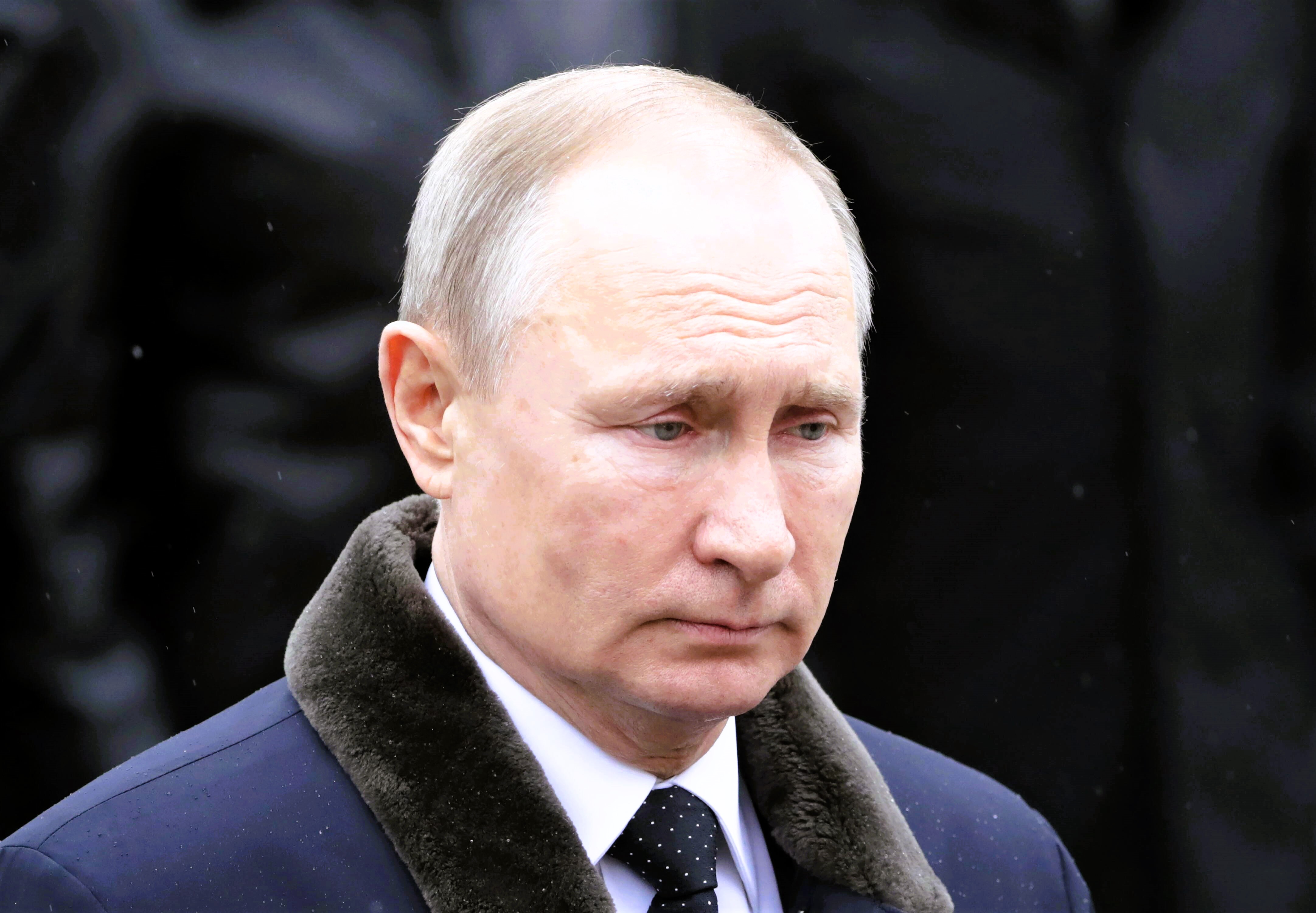 Grab von Putins Eltern geschändet! Protest gegen Putin wird ekelhaft