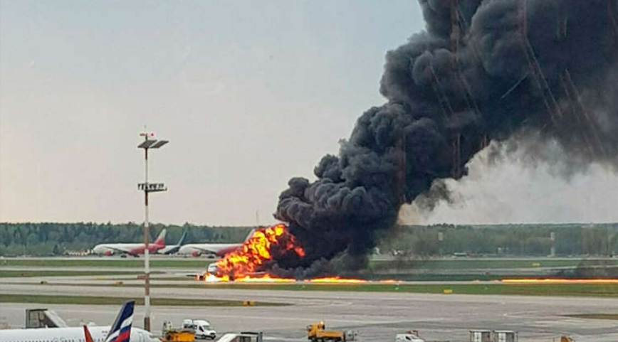 Eilmeldung! Explosionen über Moskau, Flughafen gesperrt, russische Flugabwehr aktiv!