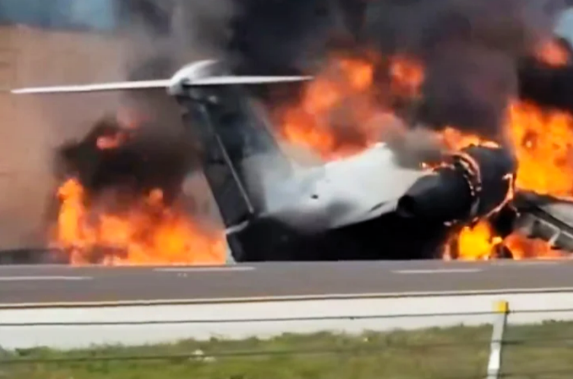 Flugzeugabsturz über Deutschland! Rettungskräfte eilen zum Unglücks-Ort - Wrack in Flammen!