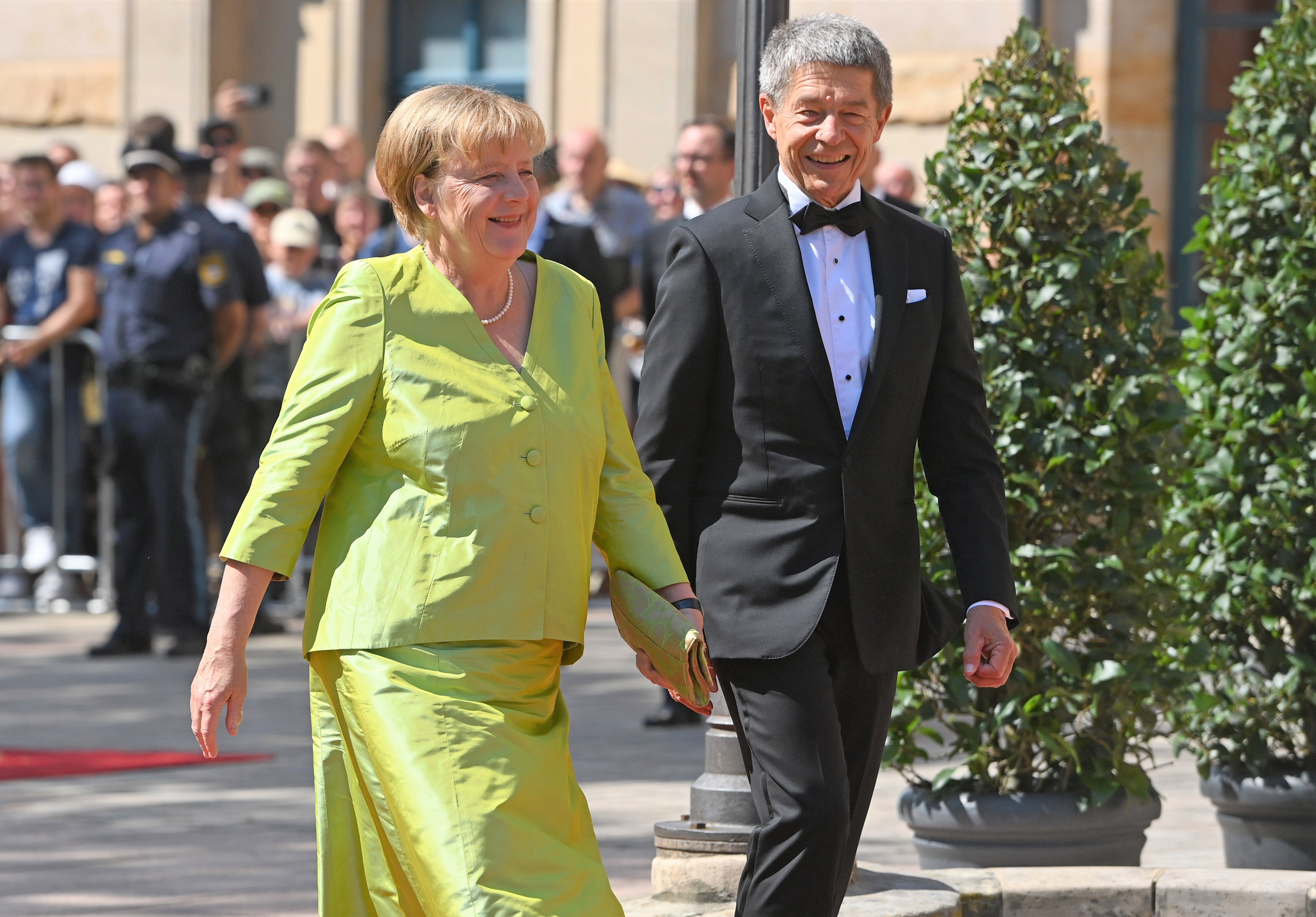 Angela Merkel: Ehe-Aus nach 30 Jahren? Um die Ehe zu retten versucht sie einen letzten Schachzug!