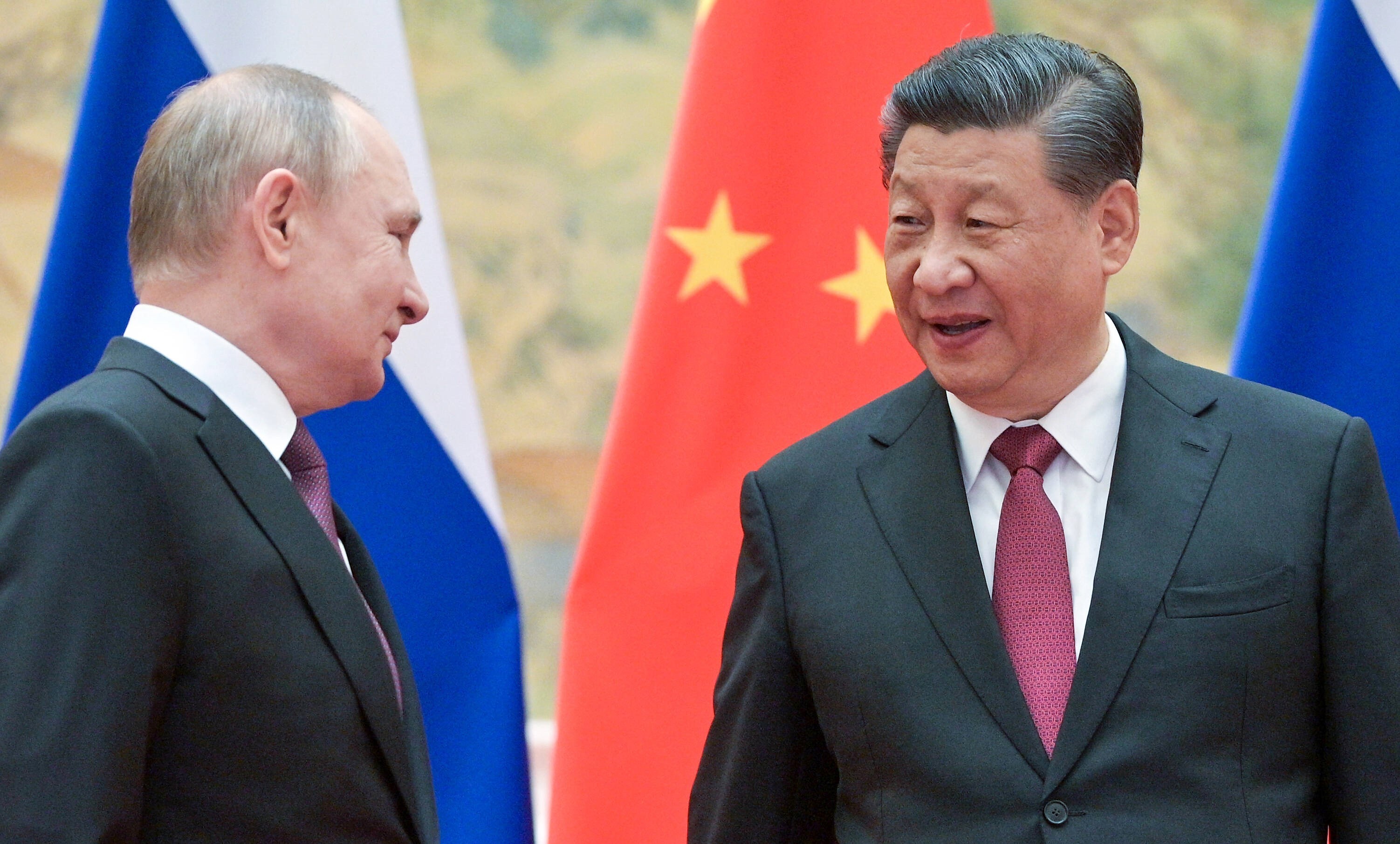 Russia's Economy in Jeopardy as Chinese Banks Withdraw and Western Sanctions Increase