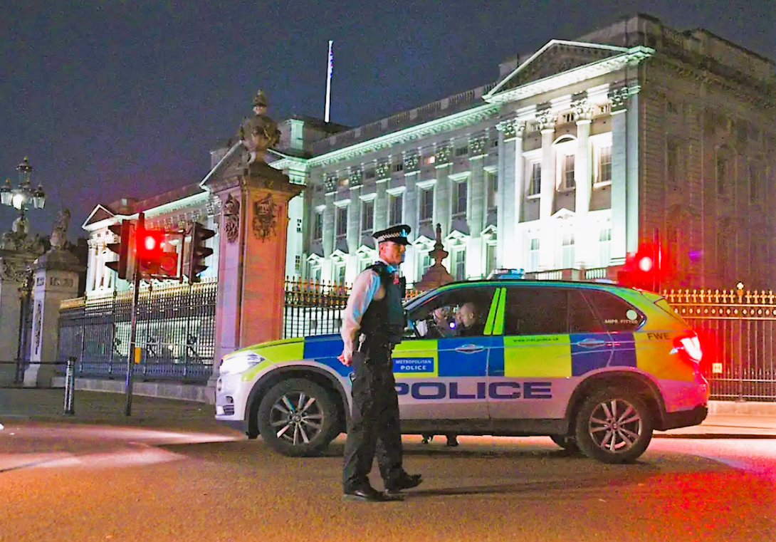 Explosion nahe des Buckingham-Palace! Polizei untersucht Vorfall - Palast in Alarm