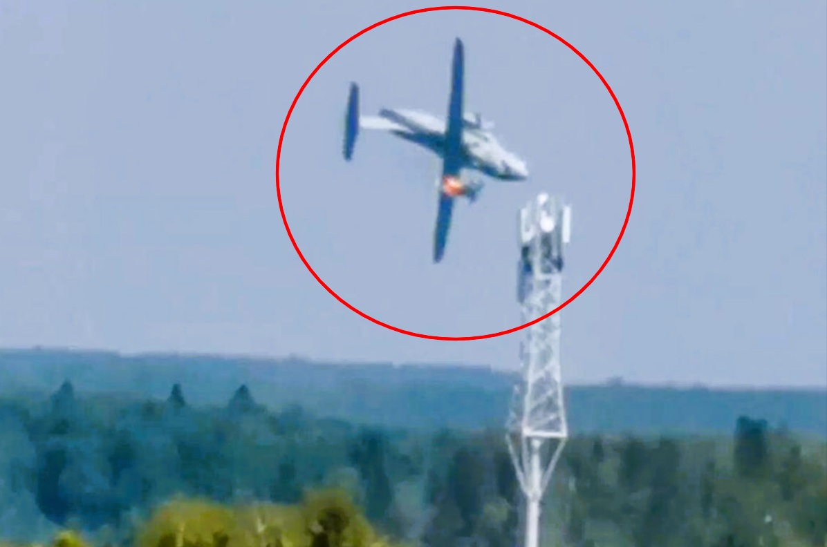 [Video▶️] Russen schießen eigene Super-Jet über der Krim ab! Russische Truppen mit schwerem Fehler