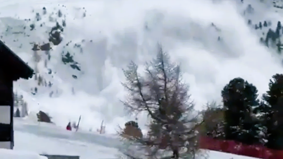 [Video▶️] Schweres Lawinen-Unglück in Zermatt! Menschen mitgerissen - Helikopter im Einsatz, Suche läuft!